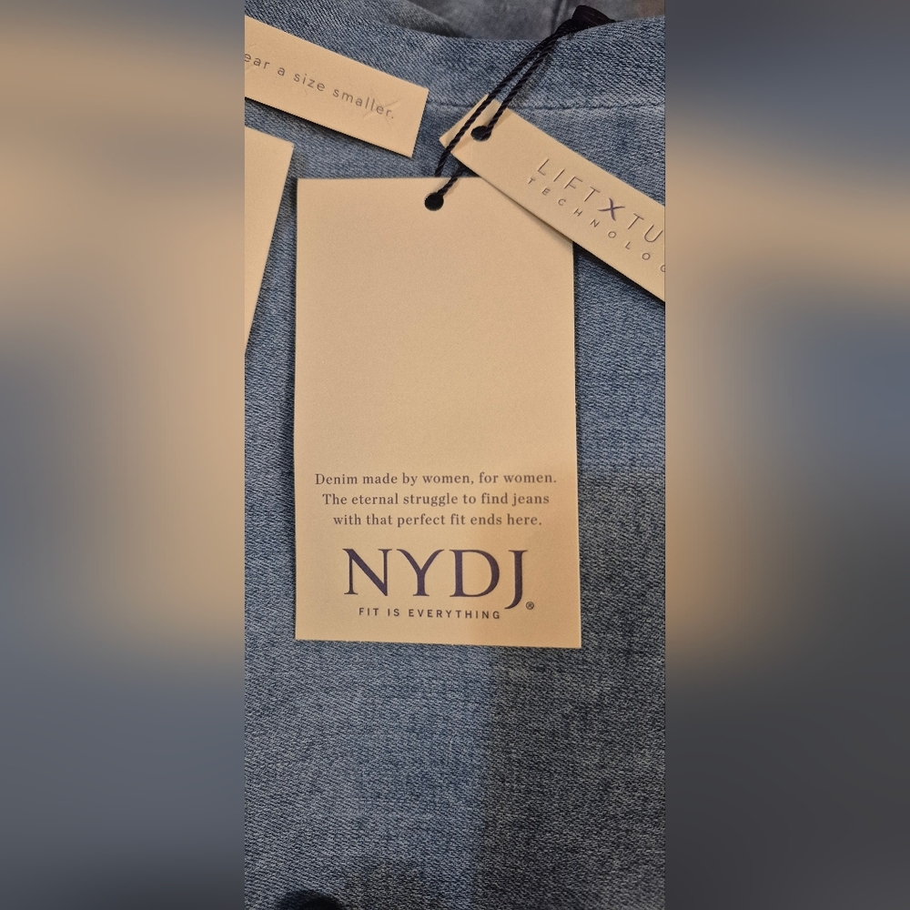 NWT NYDJ Margot Girlfriend Jeans With Roll Cuffs. - Picture 9 of 9